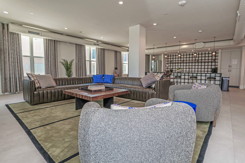 Exterior view of Avanti Valley View